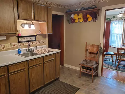 737 E 3rd St, Cresco, IA 52136 photo 6