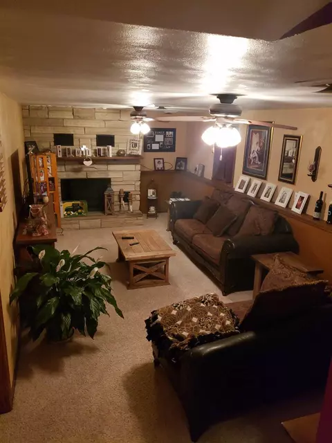 103 Lakeview Dr, Hazleton, IA 50641 photo 6