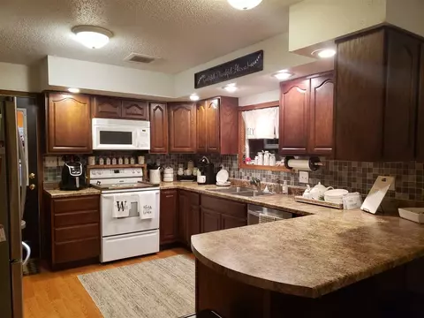 103 Lakeview Dr, Hazleton, IA 50641 photo 2