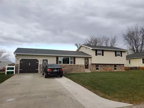 103 Lakeview Dr, Hazleton, IA 50641 photo 1