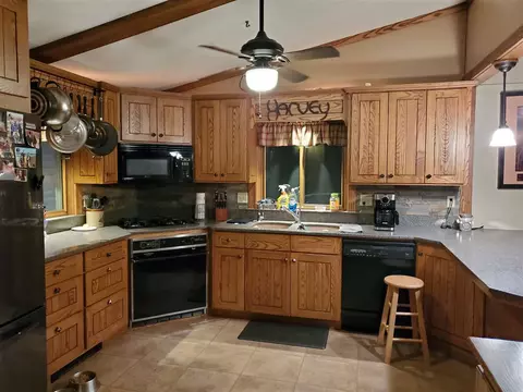 933 E 7th Ave, Cresco, IA 52136 photo 3
