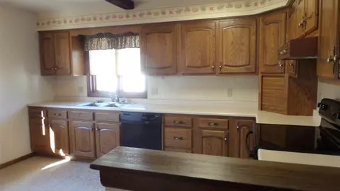 501 4th St, Gladbrook, IA 50635 photo 10