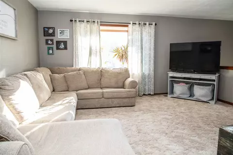 306 Lambeth Rd, Waterloo, IA 50701 photo 13