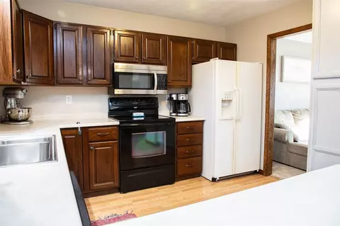 306 Lambeth Rd, Waterloo, IA 50701 photo 9