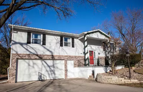 306 Lambeth Rd, Waterloo, IA 50701 photo 1
