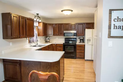 306 Lambeth Rd, Waterloo, IA 50701 photo 8