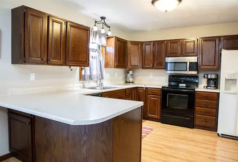 306 Lambeth Rd, Waterloo, IA 50701 photo 7