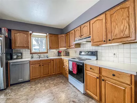 149 Vincent Rd, Waterloo, IA 50701 photo 9