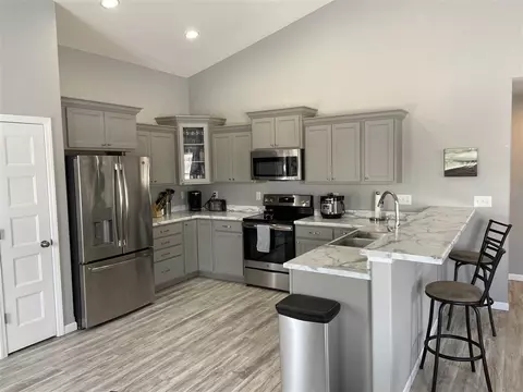 732 Grindstone Cir, Waterloo, IA 50702 photo 3
