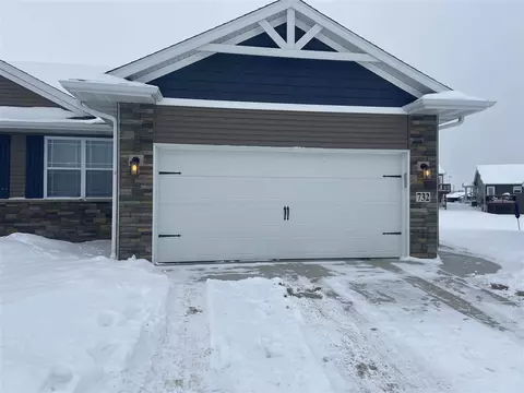 732 Grindstone Cir, Waterloo, IA 50702 photo 1