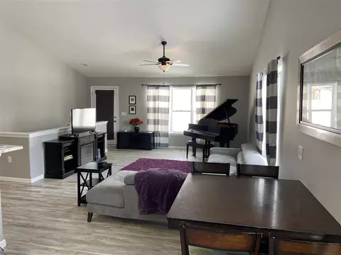 732 Grindstone Cir, Waterloo, IA 50702 photo 2