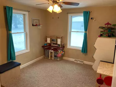 210 Eagle St, Denver, IA 50622 photo 8