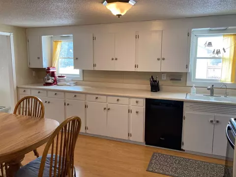 210 Eagle St, Denver, IA 50622 photo 5