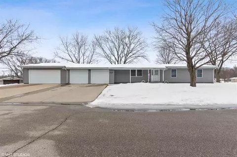 1027 Triangle Dr, Shell Rock, IA 50670 photo 1