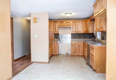 1022 Triangle Dr, Shell Rock, IA 50670 photo 6