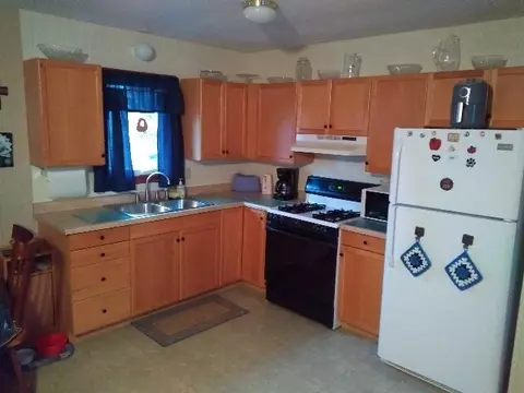625 S Hackett Rd, Waterloo, IA 50701 photo 8