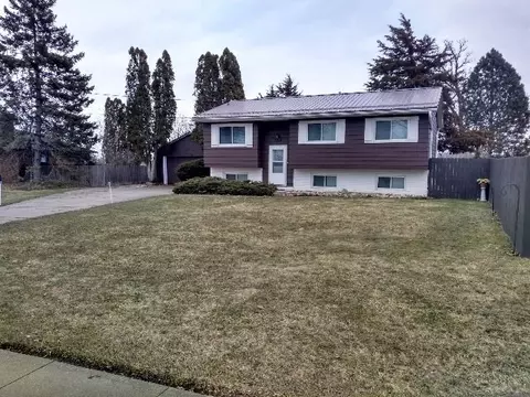 625 S Hackett Rd, Waterloo, IA 50701 photo 3