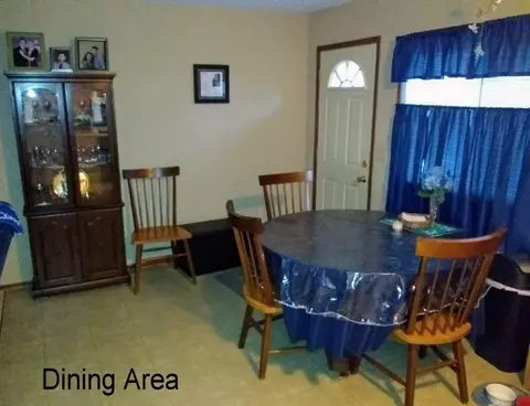 625 S Hackett Rd, Waterloo, IA 50701 photo 9