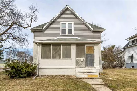 1003 Bertch Ave, Waterloo, IA 50702 photo 1