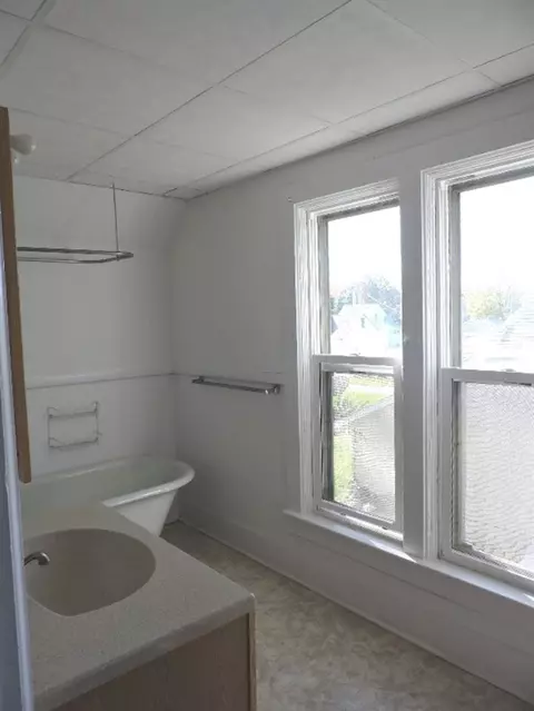307 E Main St, Decorah, IA 52101 photo 9