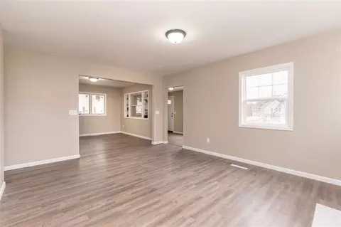 337 S Hackett Rd, Waterloo, IA 50701 photo 8