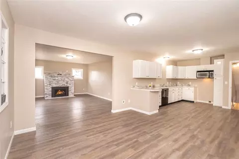 337 S Hackett Rd, Waterloo, IA 50701 photo 9