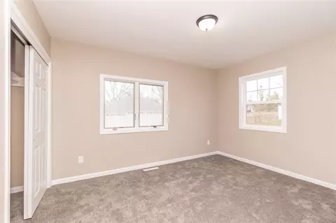 337 S Hackett Rd, Waterloo, IA 50701 photo 15