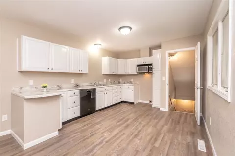337 S Hackett Rd, Waterloo, IA 50701 photo 10