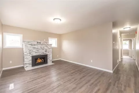 337 S Hackett Rd, Waterloo, IA 50701 photo 7