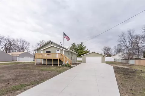 337 S Hackett Rd, Waterloo, IA 50701 photo 1