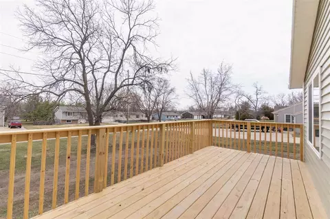 337 S Hackett Rd, Waterloo, IA 50701 photo 3