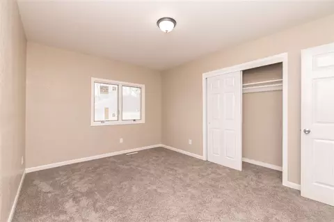 337 S Hackett Rd, Waterloo, IA 50701 photo 14