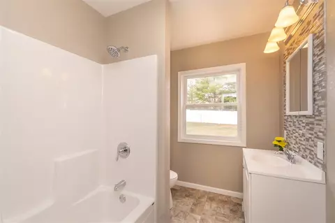 337 S Hackett Rd, Waterloo, IA 50701 photo 18