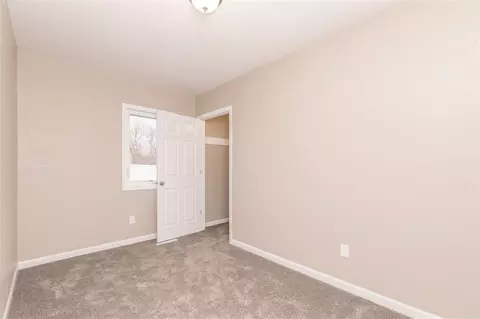 337 S Hackett Rd, Waterloo, IA 50701 photo 17