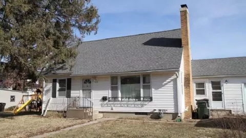 616 Walnut St, Cedar Falls, IA 50613 photo 1