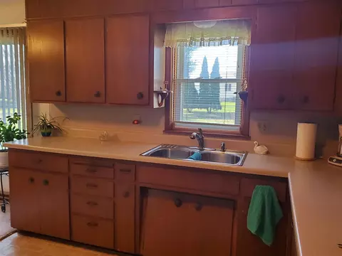 333 E State St, Dike, IA 50624 photo 9
