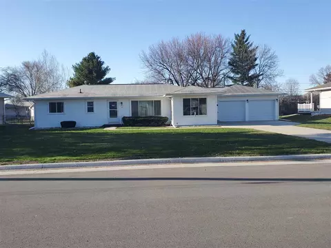 333 E State St, Dike, IA 50624 photo 1