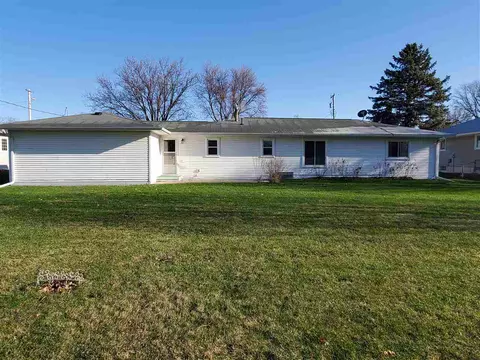 333 E State St, Dike, IA 50624 photo 2
