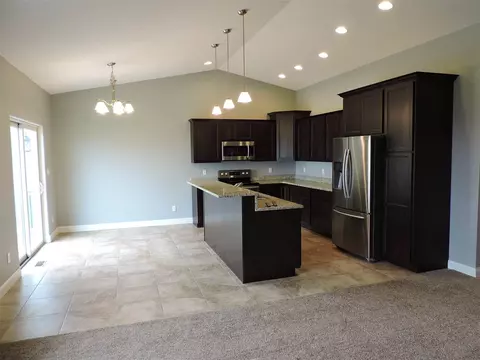 1876 Red Tail Dr, Waterloo, IA 50701 photo 3