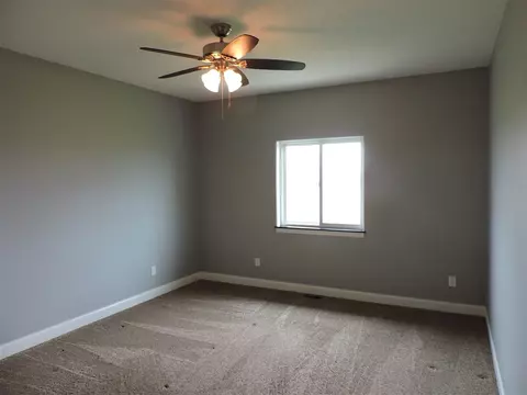 1876 Red Tail Dr, Waterloo, IA 50701 photo 9