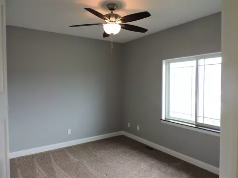 1876 Red Tail Dr, Waterloo, IA 50701 photo 6