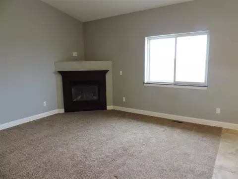 1876 Red Tail Dr, Waterloo, IA 50701 photo 4