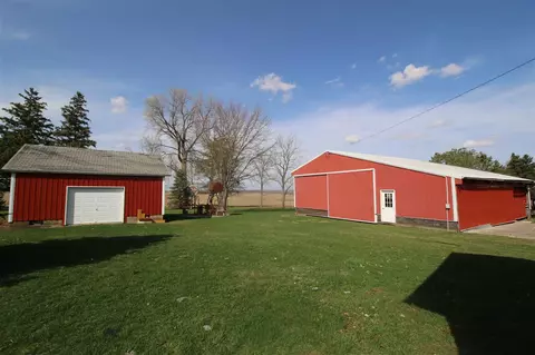 15782 100th St, Maynard, IA 50655 photo 3