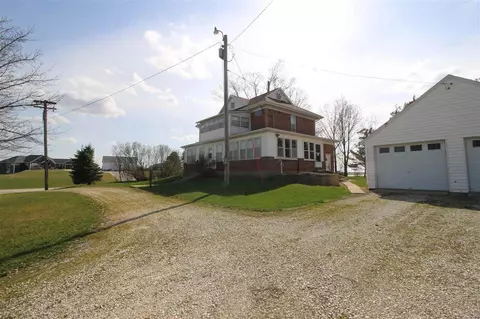 15782 100th St, Maynard, IA 50655 photo 2