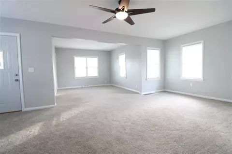 815 E Ridgeway Ave, Waterloo, IA 50702 photo 3