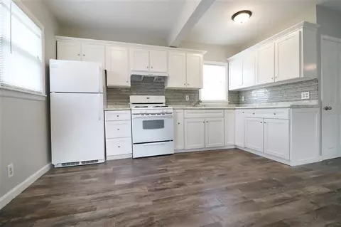 815 E Ridgeway Ave, Waterloo, IA 50702 photo 4