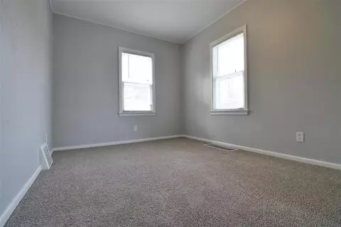 815 E Ridgeway Ave, Waterloo, IA 50702 photo 6