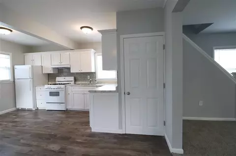 815 E Ridgeway Ave, Waterloo, IA 50702 photo 11