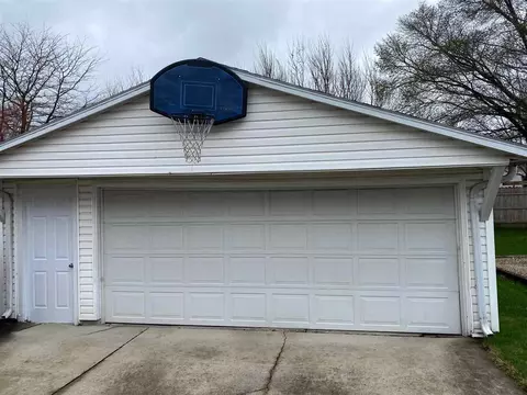 1052 Fleur Dr, Waterloo, IA 50701 photo 15