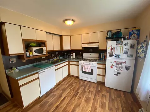 1052 Fleur Dr, Waterloo, IA 50701 photo 4